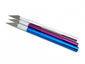 Нож моделировочный с цветной ручкой